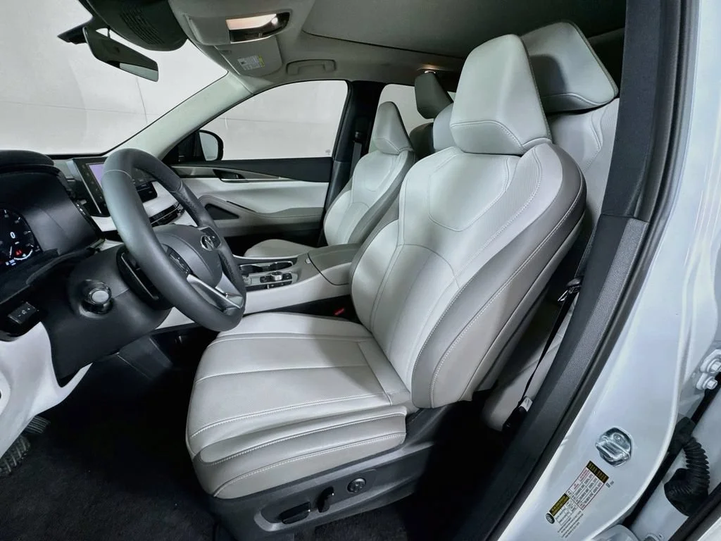 Certified Used 2027 White INFINITI PURE image 28