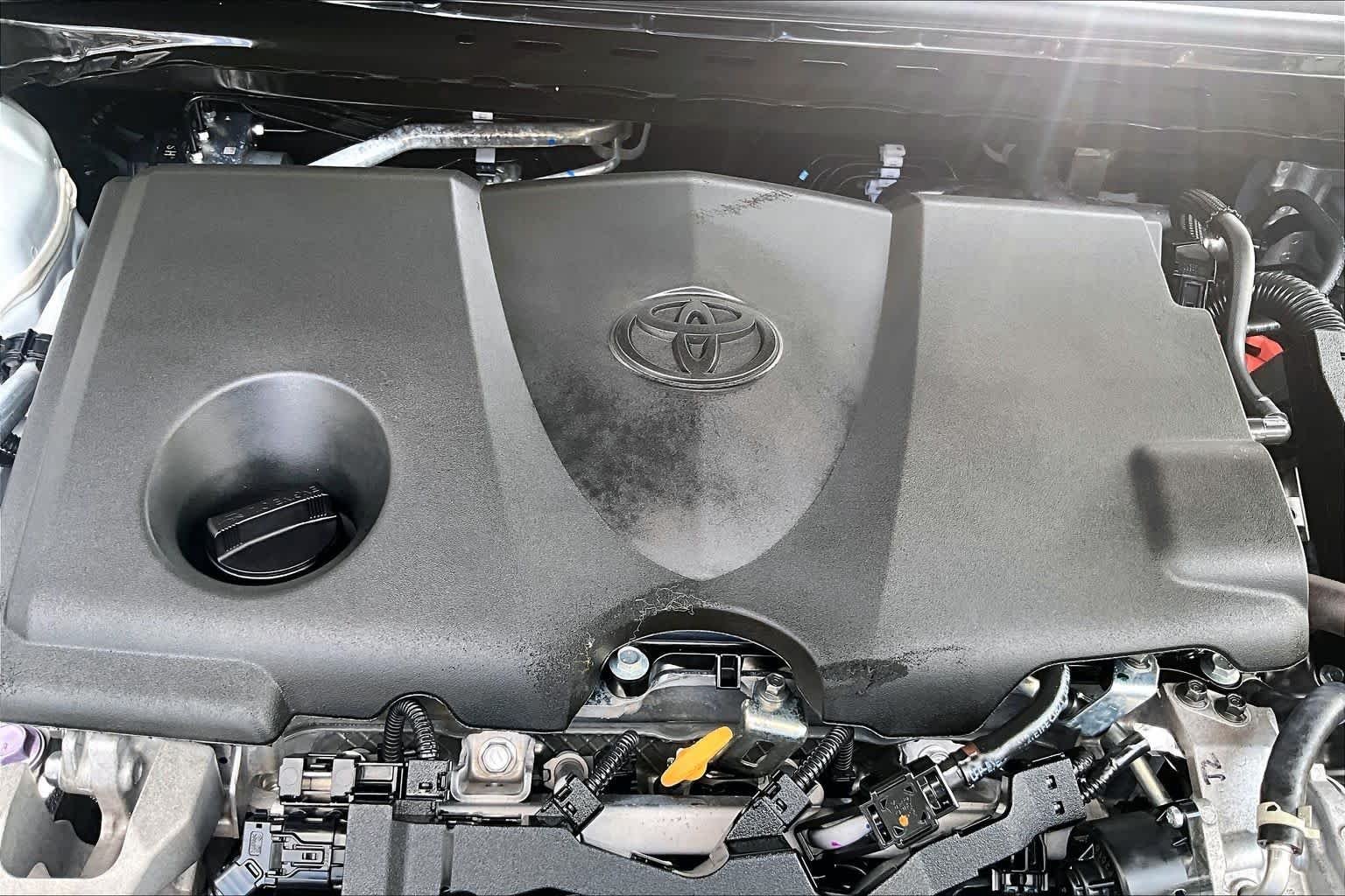 Used 2024 Wind Chill Pearl Toyota Hybrid XSE image 31