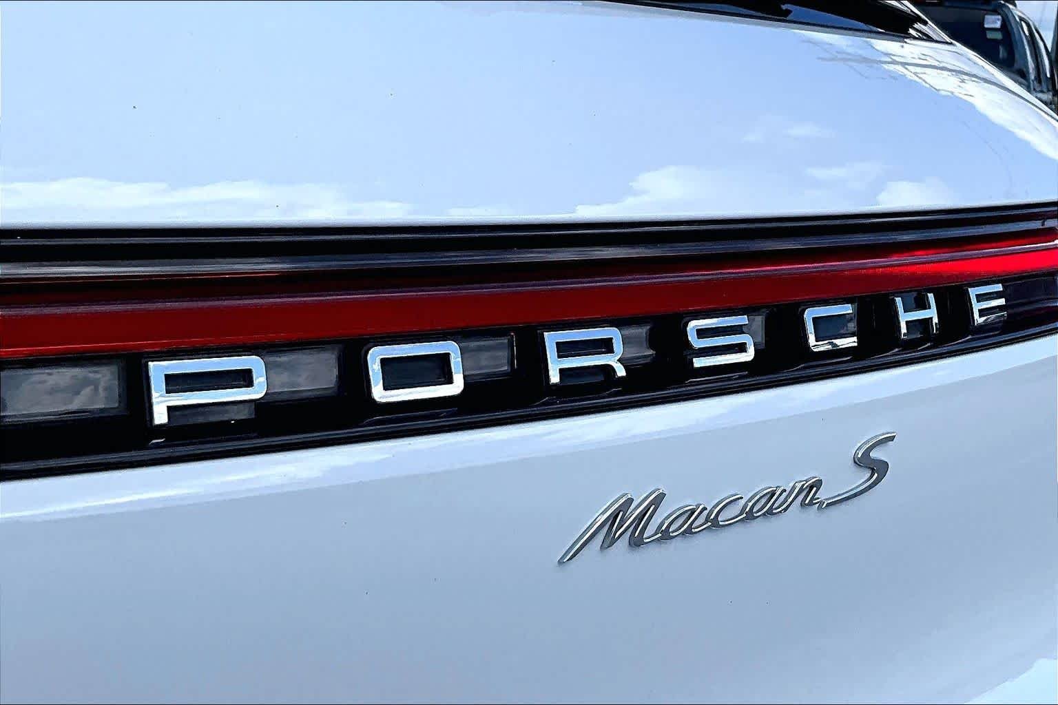 Used 2022 Carrara White Metallic Porsche S image 31