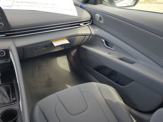 2025 Hyundai Elantra SEL - Photo 42