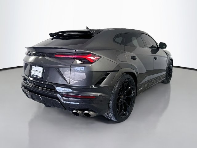Used 2023 Gray Lamborghini Performante image 5