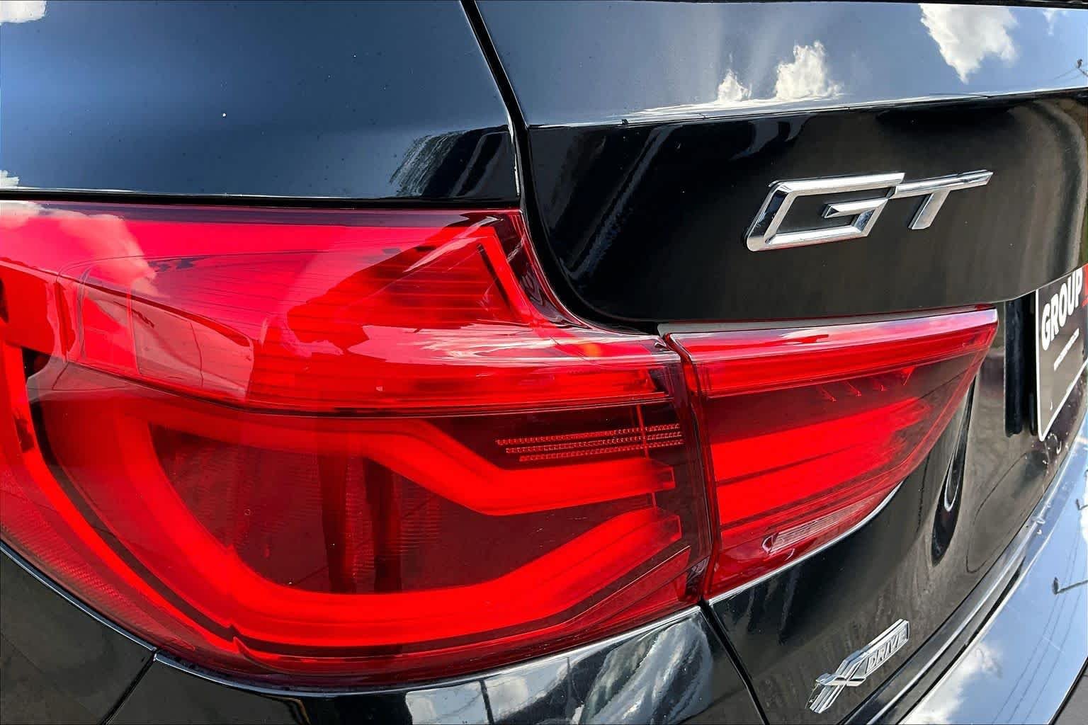 Used 2018 Black Sapphire Metallic BMW 330i xDrive image 27