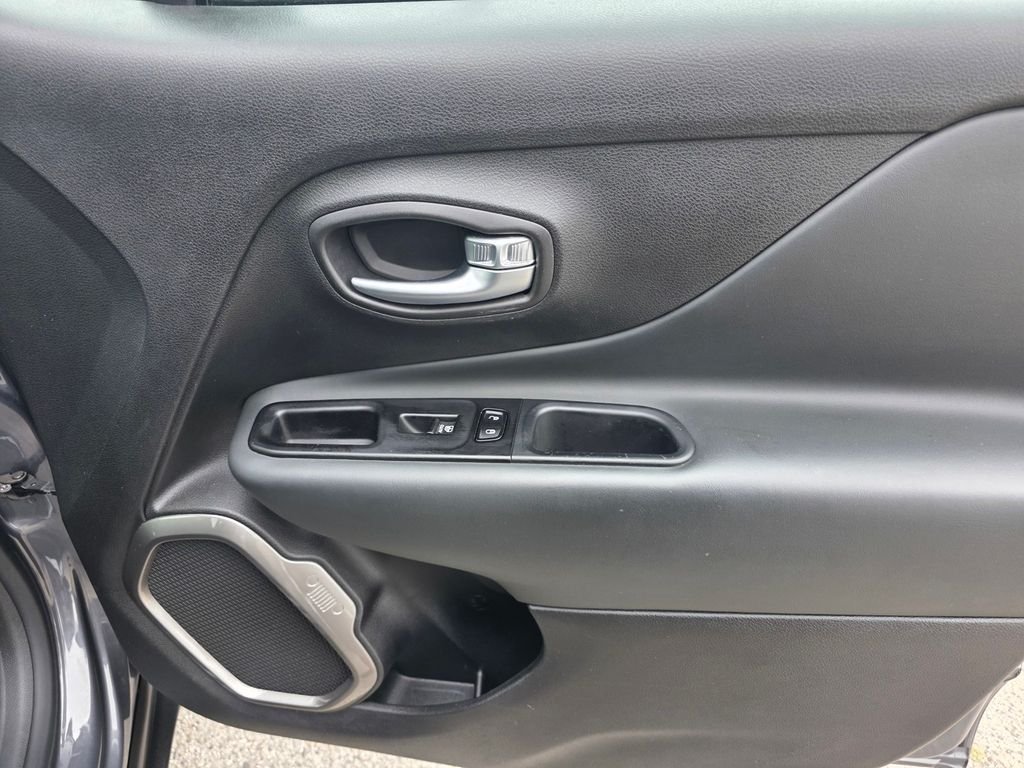 Certified Used 2022 Gray Jeep Latitude image 24
