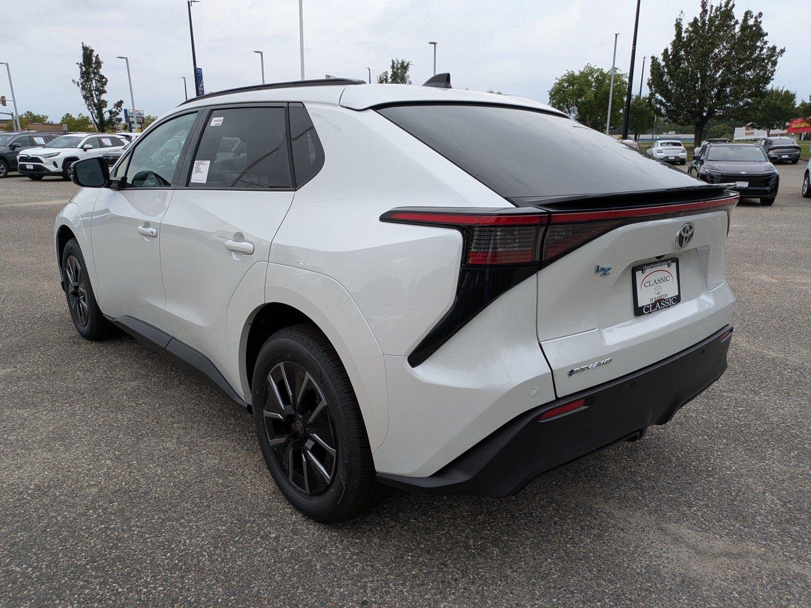 New 2026 Wind Chill Pearl Toyota XLE image 6