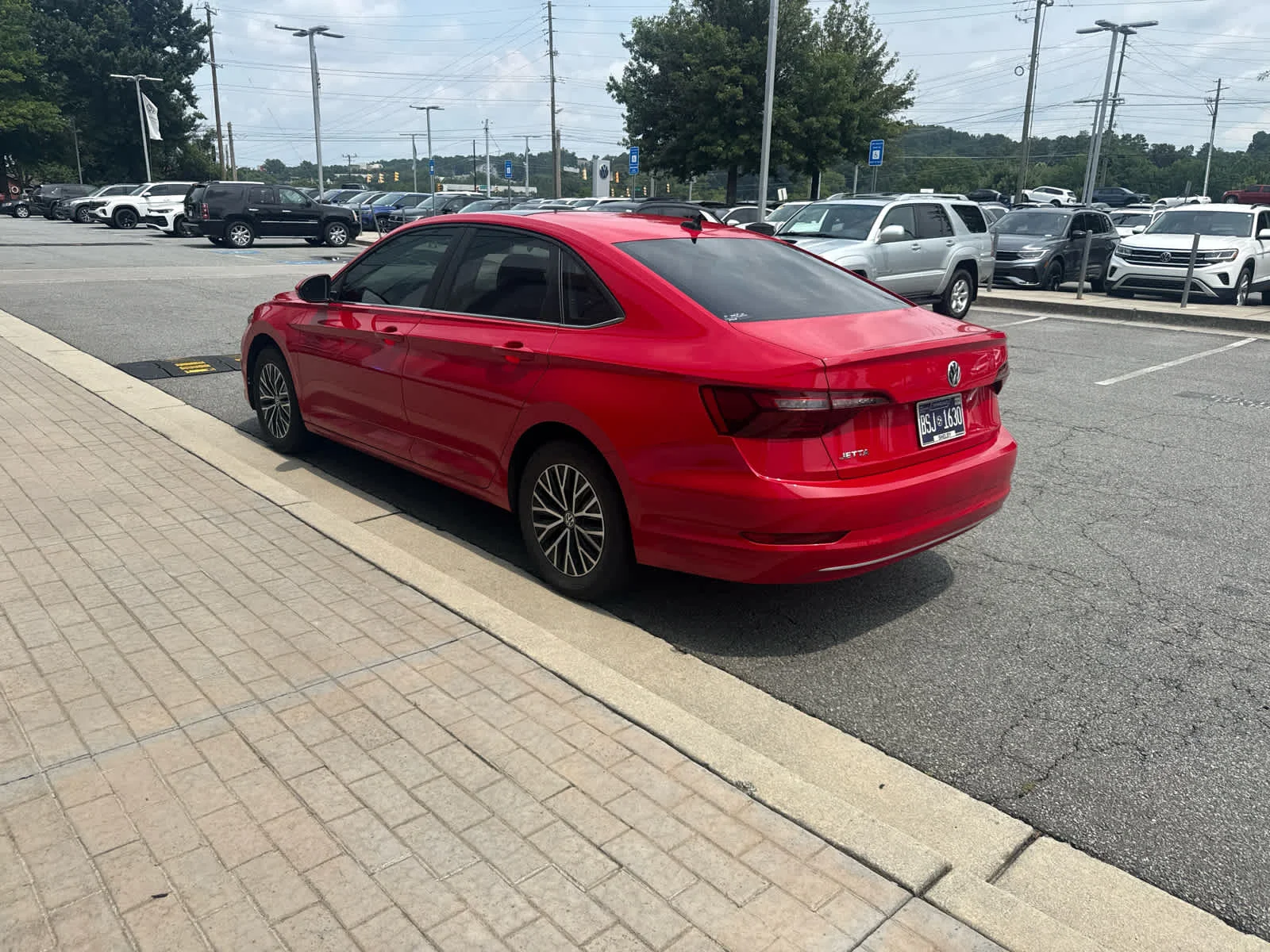 Used 2021 Tornado Red Volkswagen SE image 5