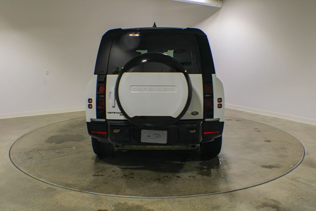 Used 2023 Fuji White Land Rover X-Dynamic SE image 5