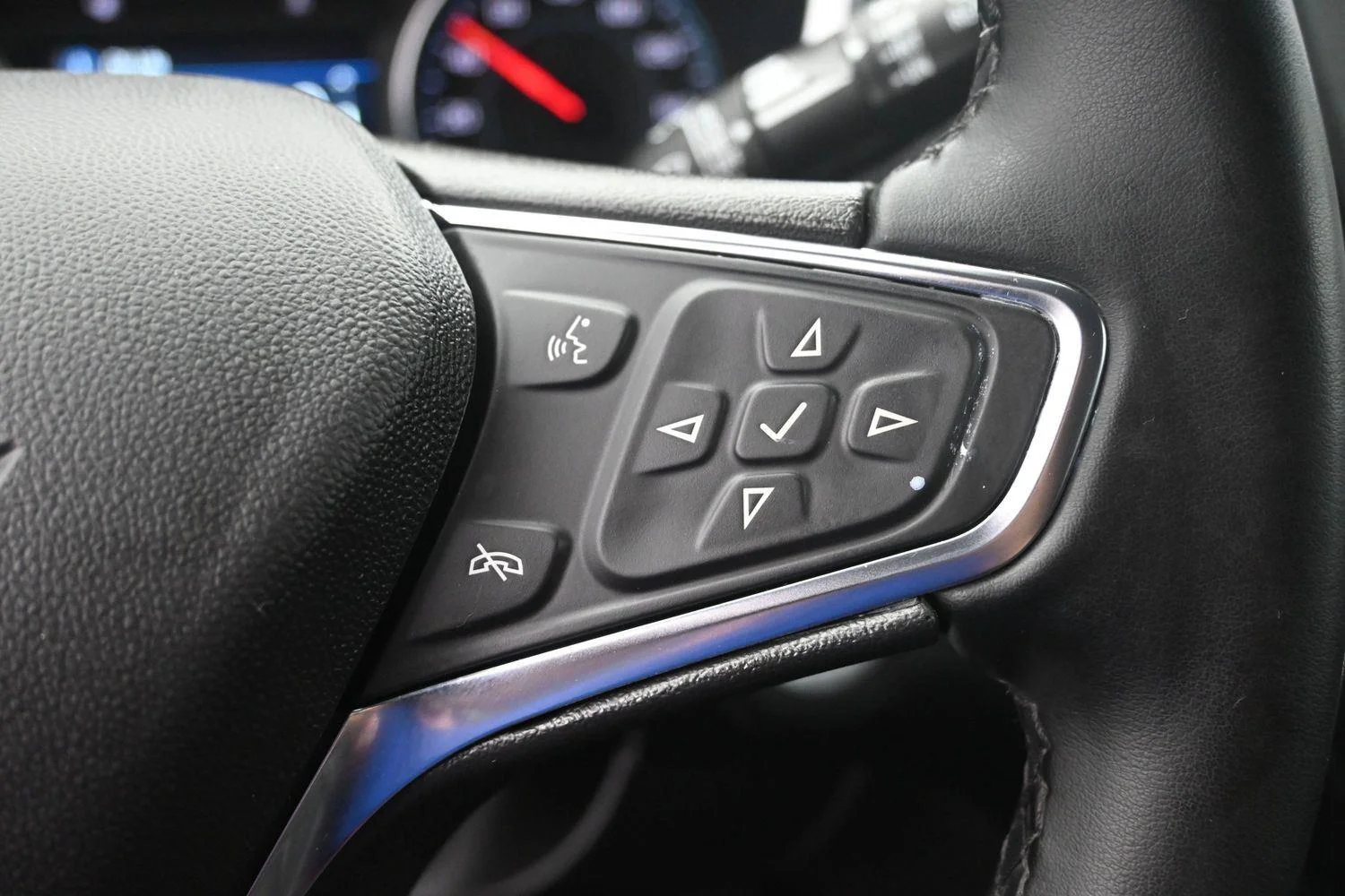 Used 2024 Sterling Gray Metallic Chevrolet LT image 24