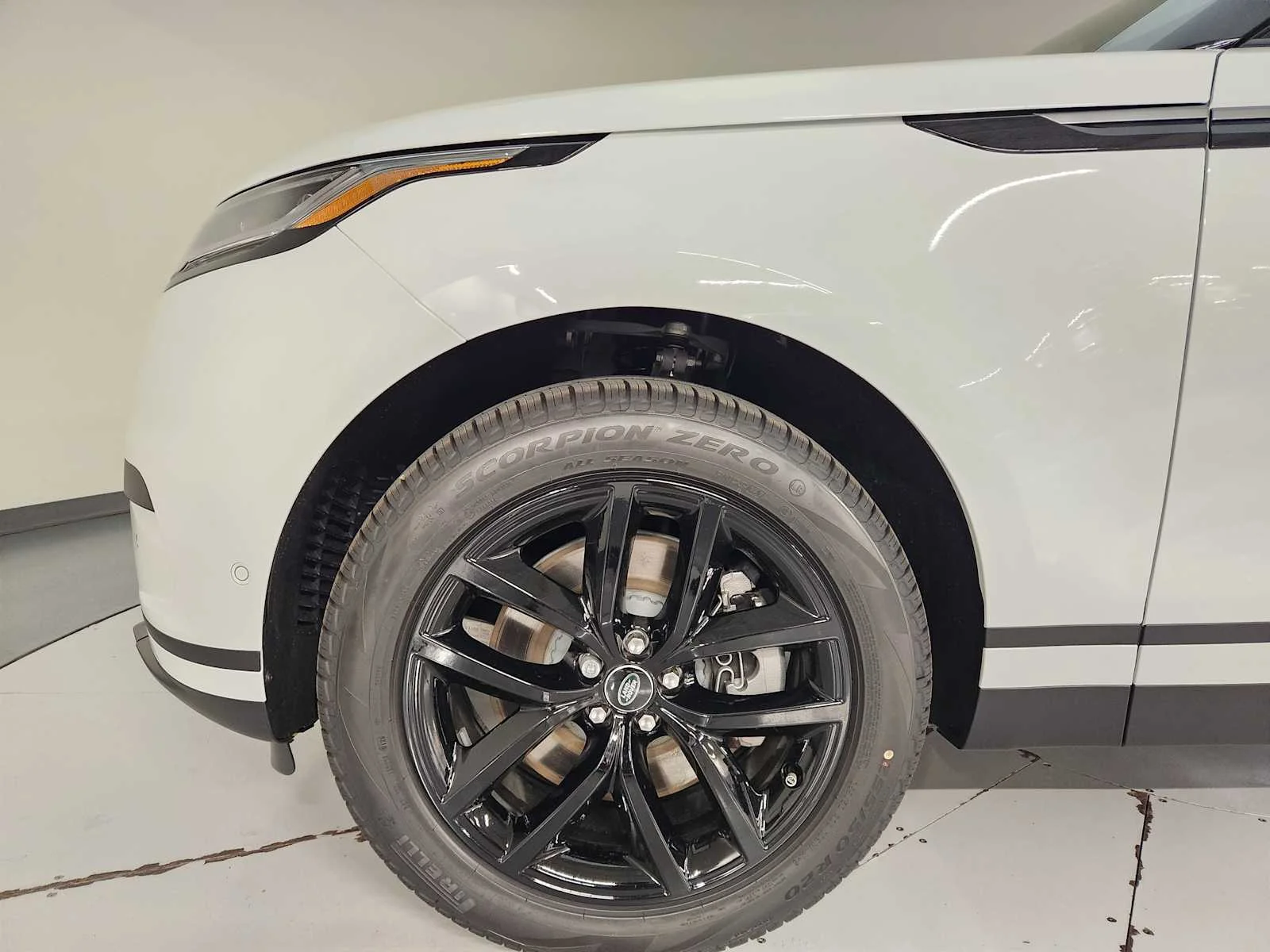 New 2026 Fuji White Land Rover S - P250 image 18