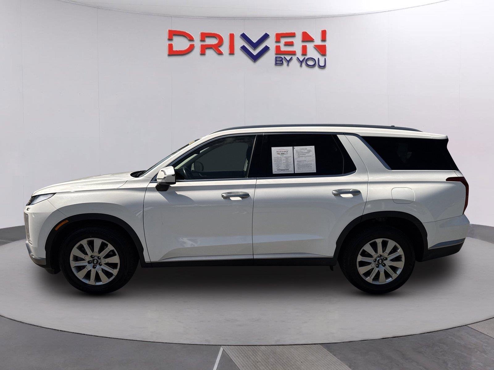 Used 2024 Hyper White Hyundai SEL 7P image 6