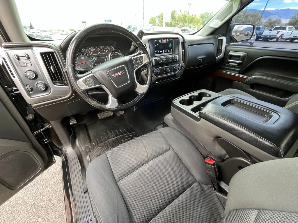 Used 2017 Black GMC SLE image 10