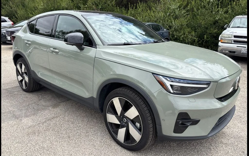 Used 2023 Green Volvo Ultimate image 3