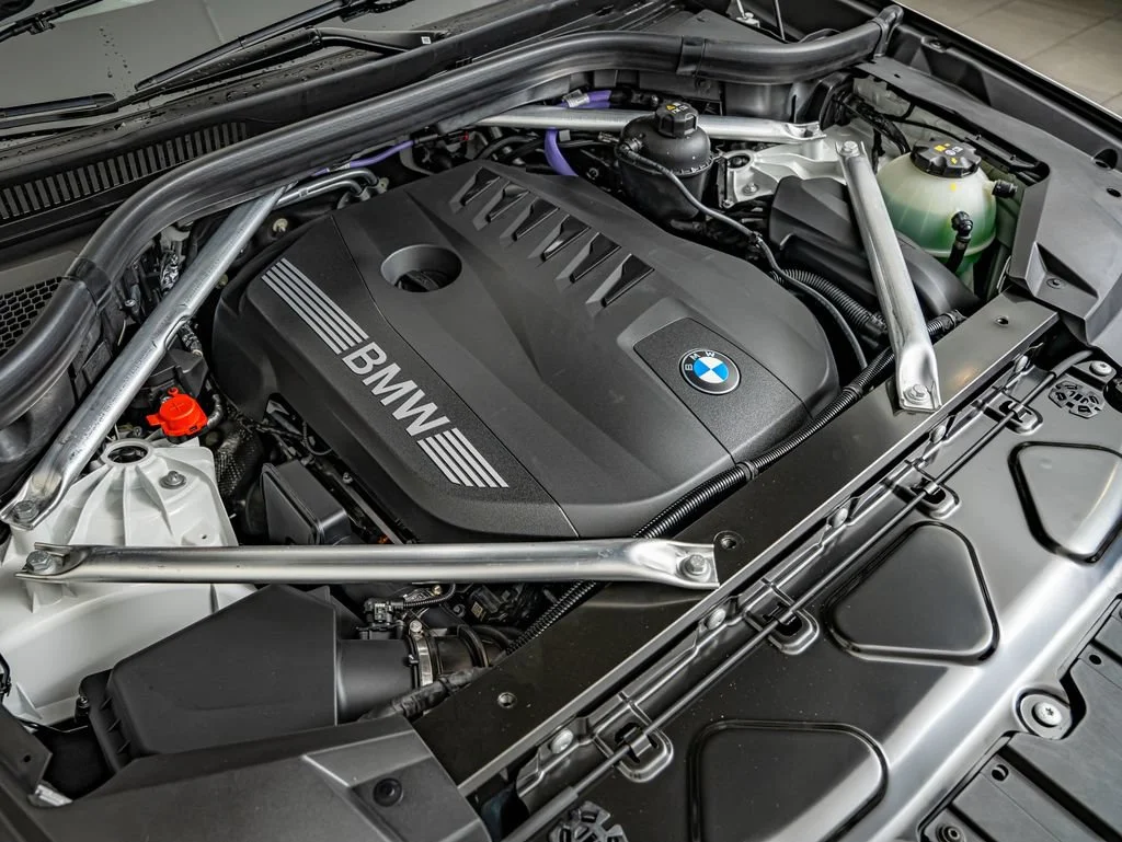 New 2026 Mineral White Metallic BMW xDrive40i image 47