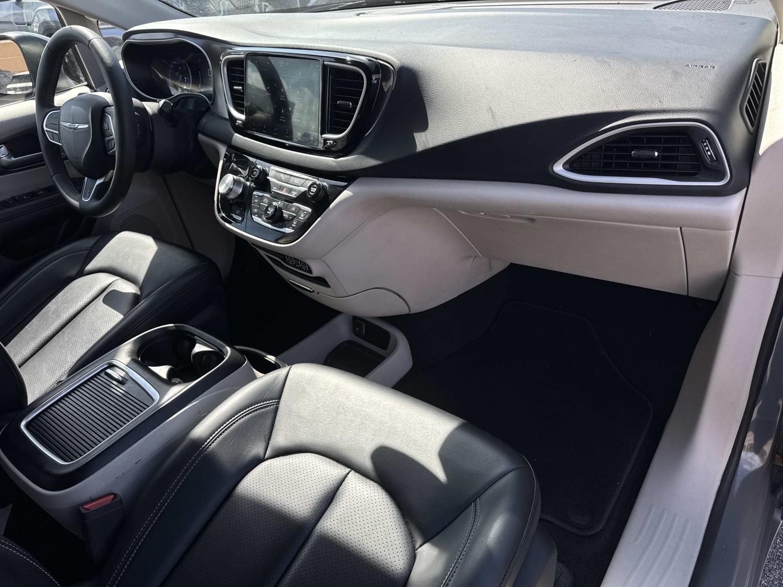 2023 Chrysler Pacifica Touring L - Photo 12