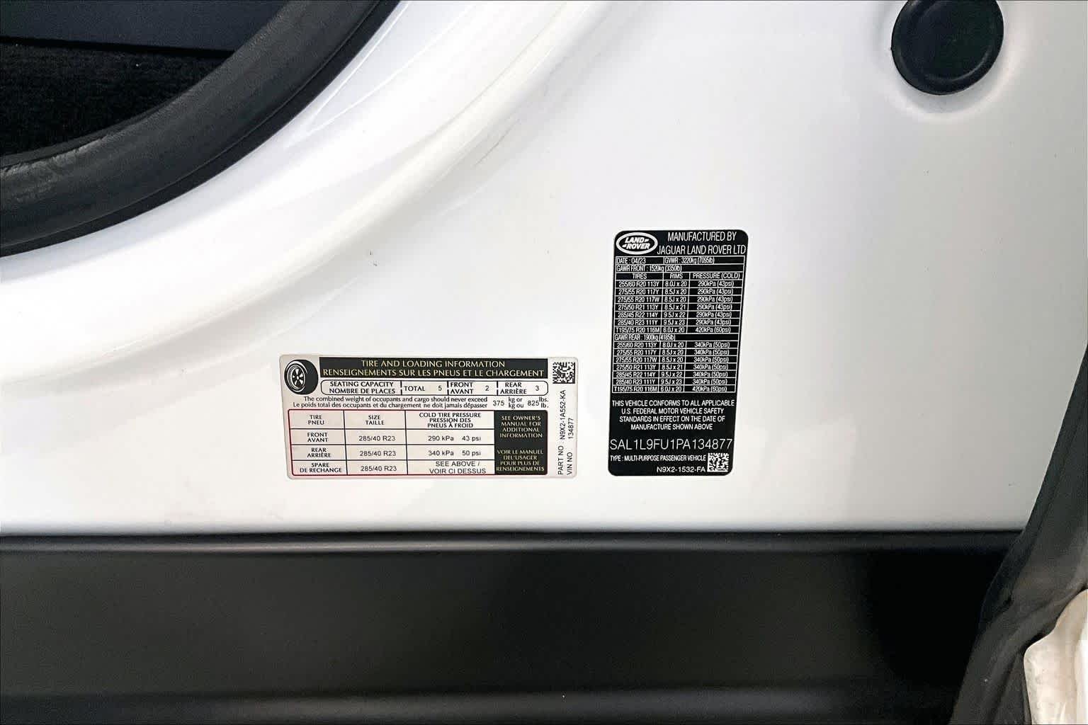 Used 2023 Fuji White Land Rover SE Dynamic image 31