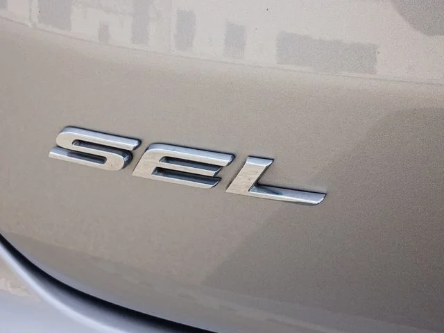 Used 2022 Silver Ford SEL image 27