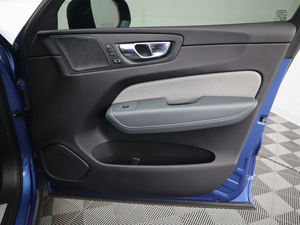 2021 Volvo XC60 R-Design - Photo 26