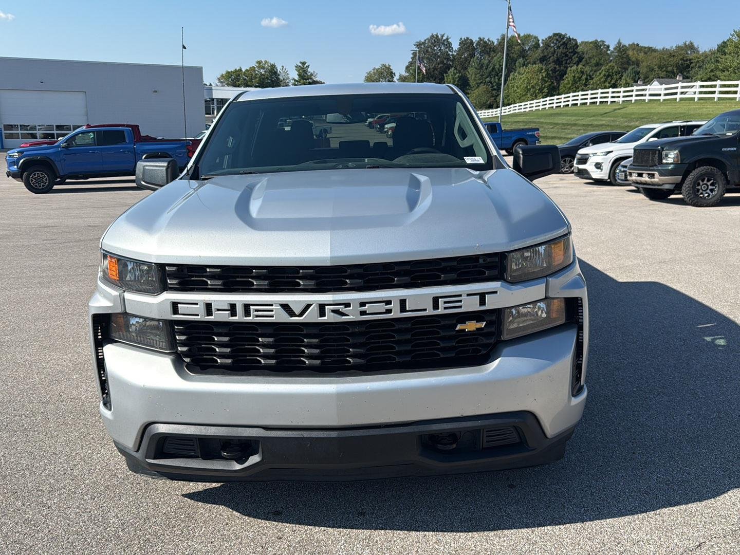 Used 2020 Silver Ice Metallic Chevrolet Custom image 3