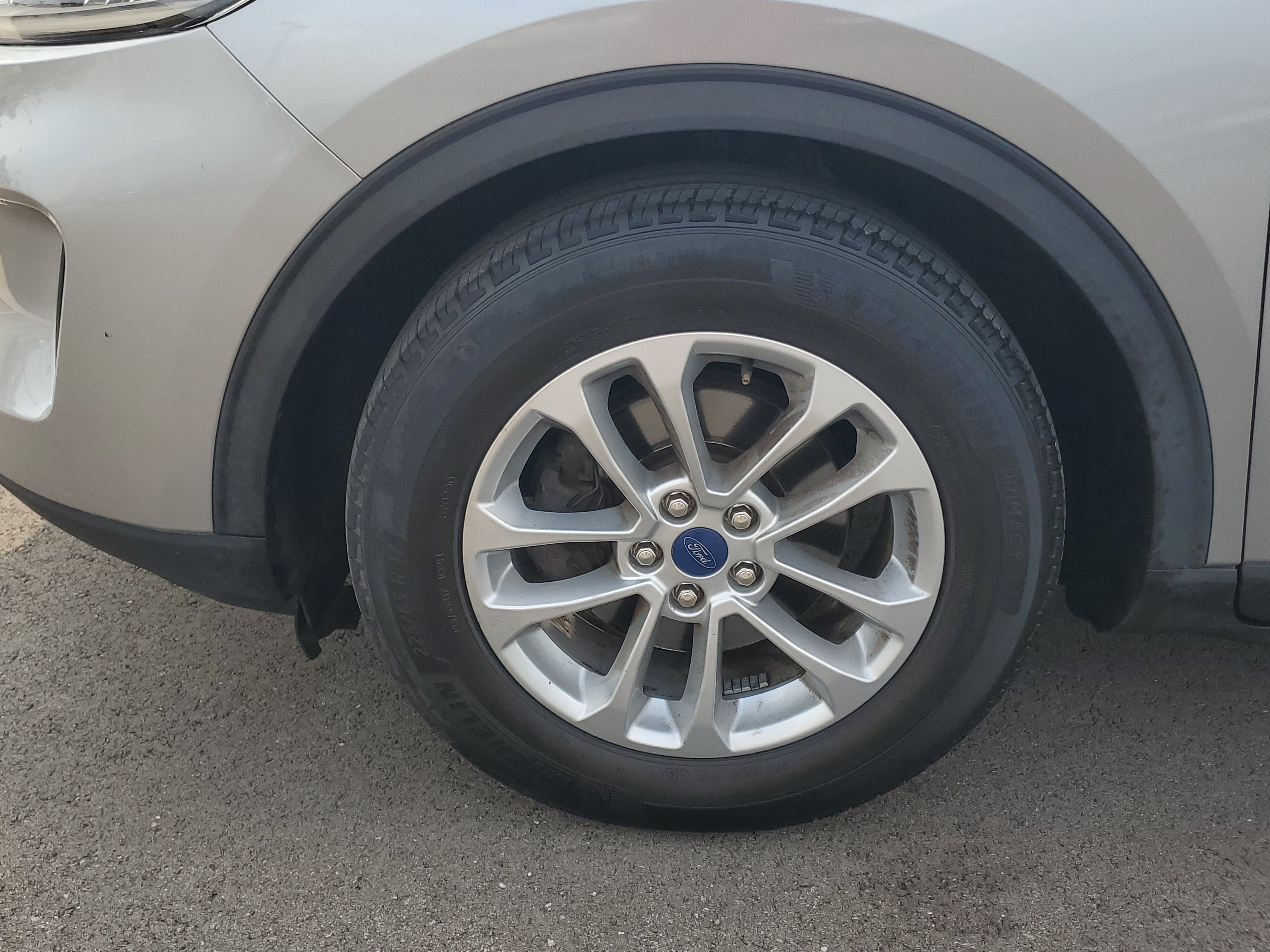 Used 2022 Silver Ford SE image 6