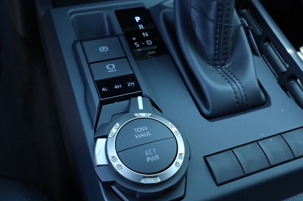2025 Toyota Tacoma SR5 - Photo 32