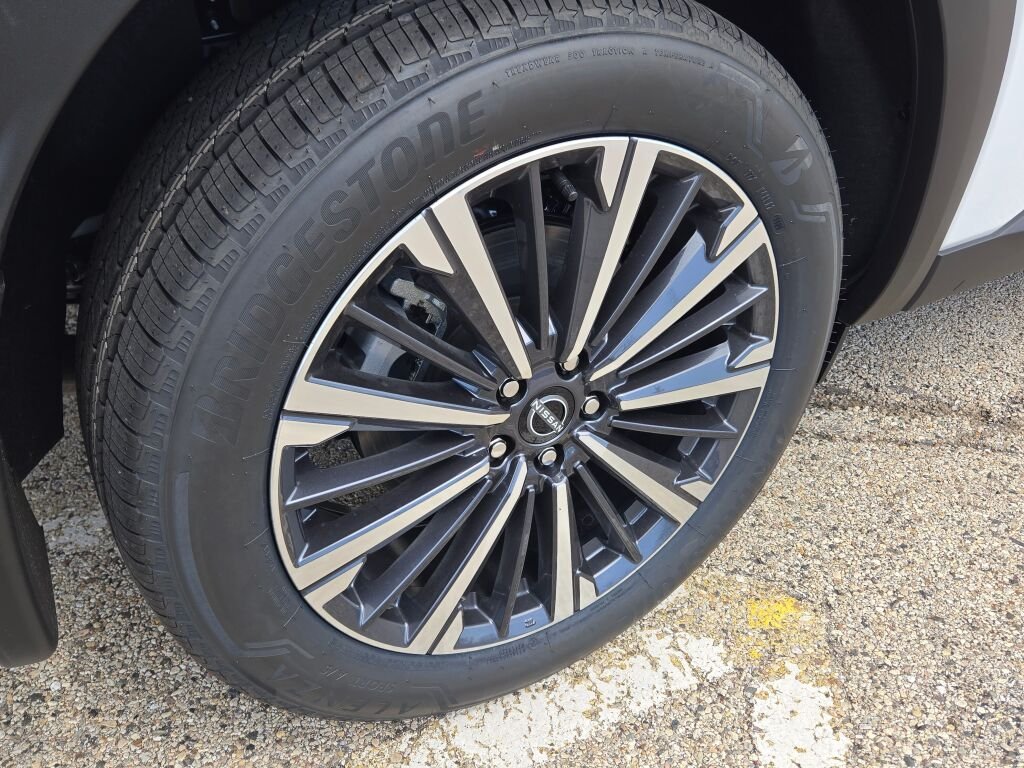 New 2026 Everest White Pearl TriCoat / Super Black Two-tone Nissan Platinum image 12