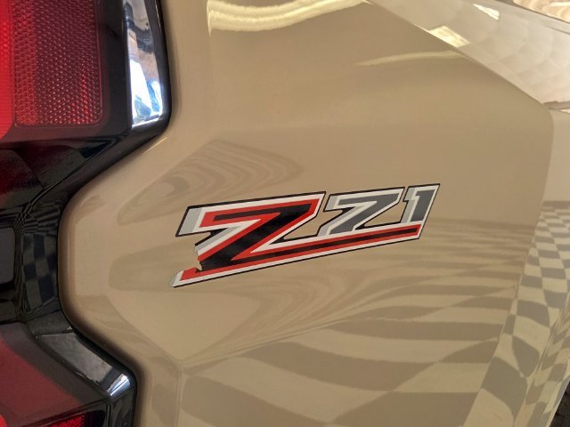 Used 2023  Chevrolet Z71 image 15