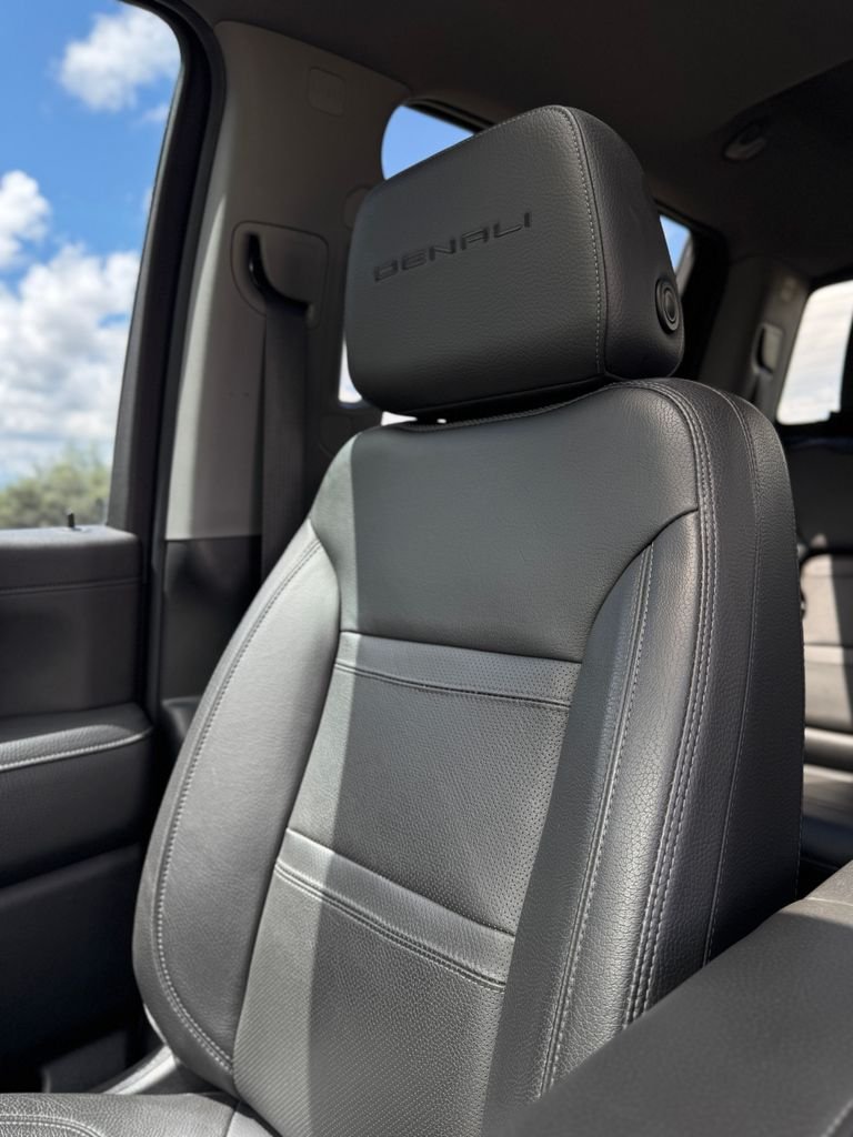 Used 2022 Ebony Twilight Metallic GMC Denali image 33