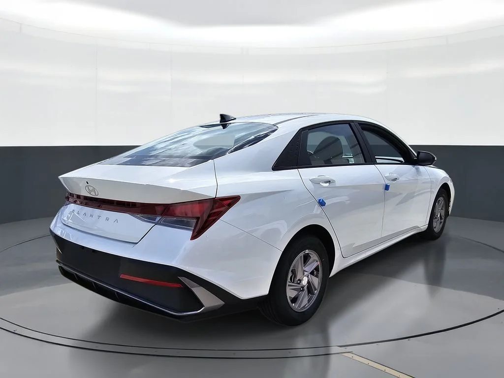 New 2026 White Hyundai SE image 3
