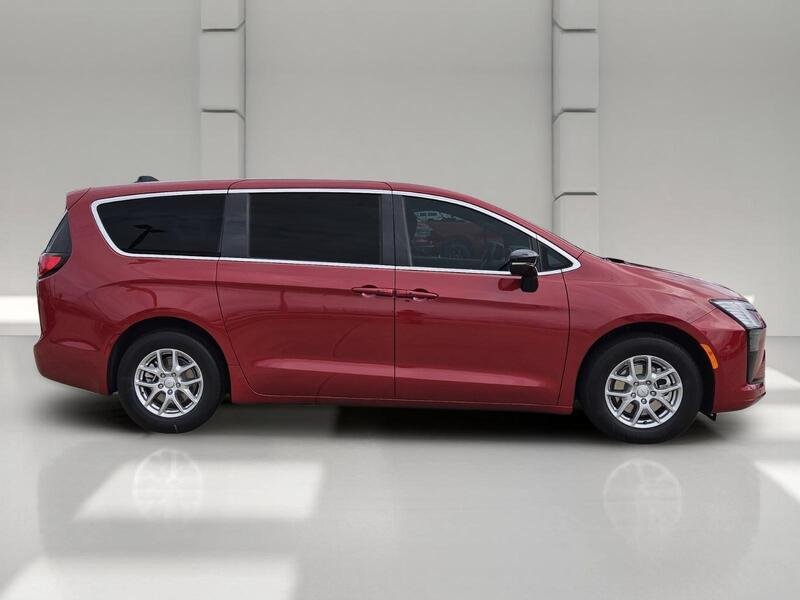 New 2027 Red Hot Pearl-Coat Exterior Paint Chrysler SELECT FWD image 6