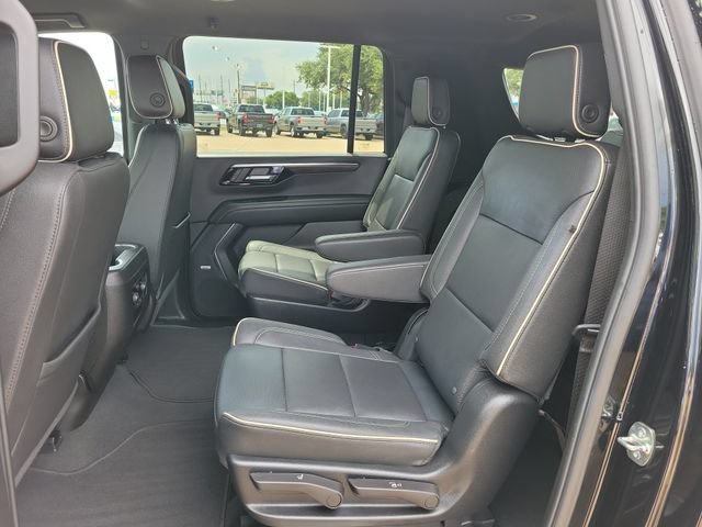 2026 Chevrolet Suburban Premier - Photo 13
