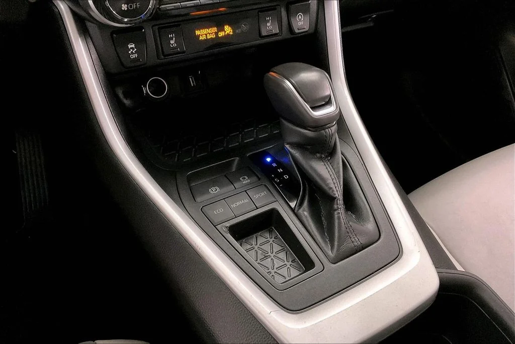 Used 2022 Blue Toyota XLE Premium image 36