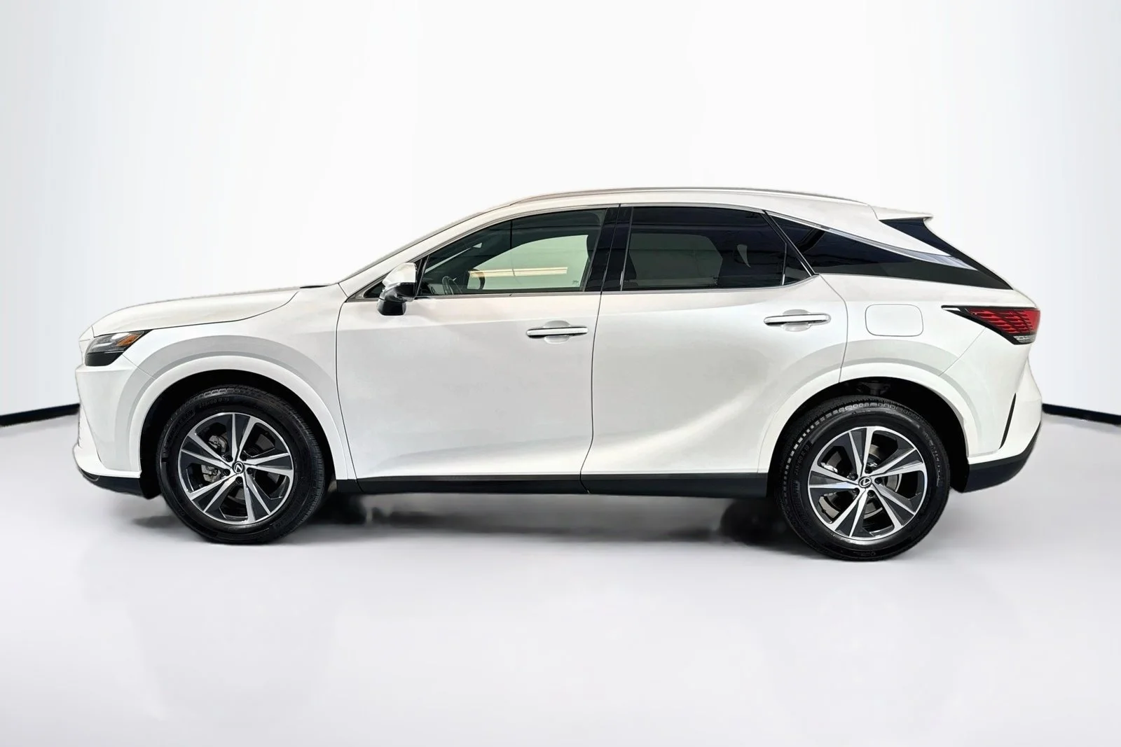 Used 2024 Eminent White Pearl Lexus RX 350 Premium image 8