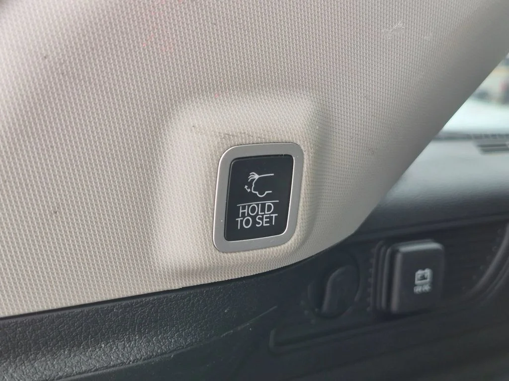 Used 2023 White Jeep 4xe image 9