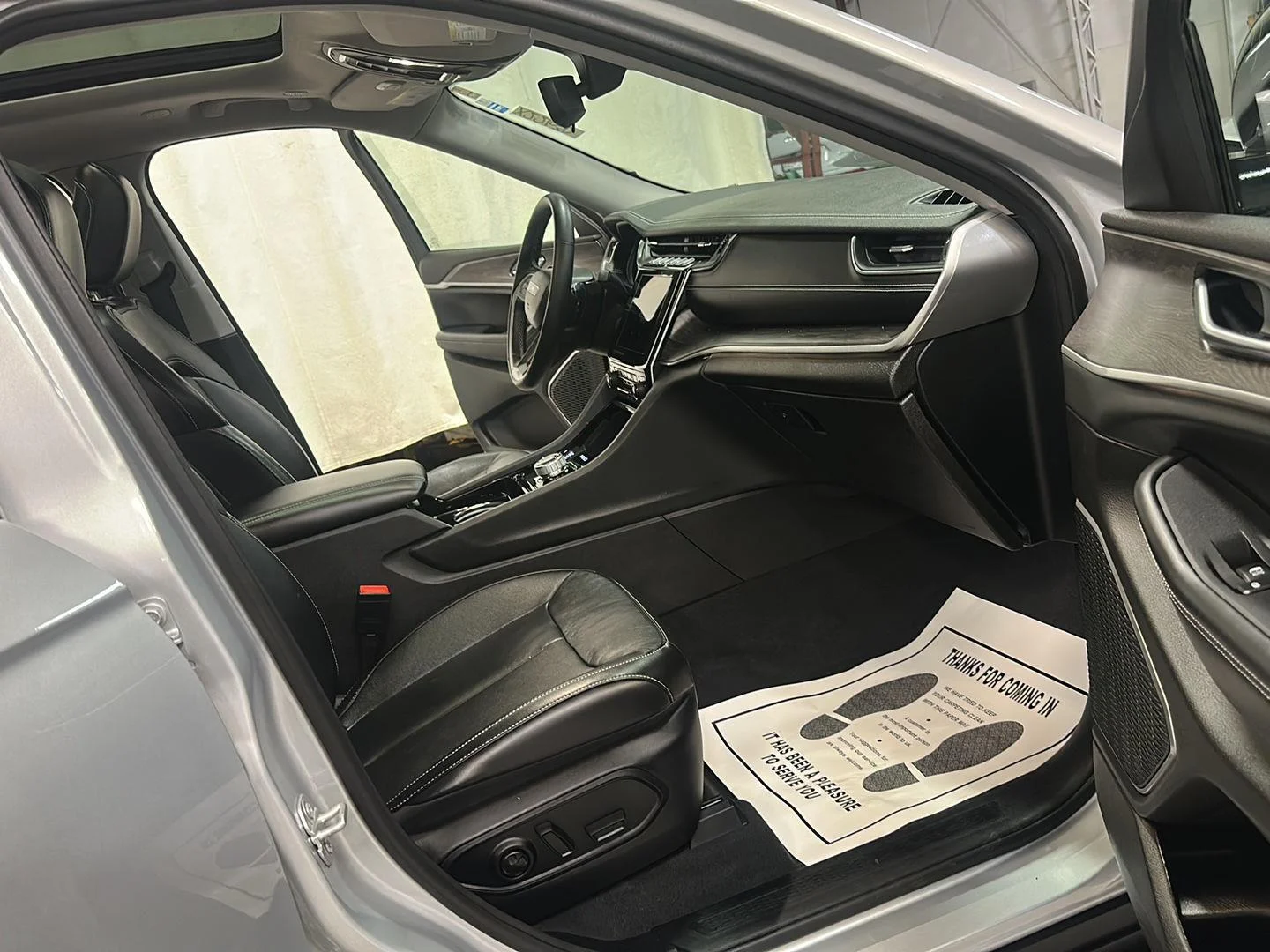 Used 2022 Silver Zynith Jeep Limited image 28
