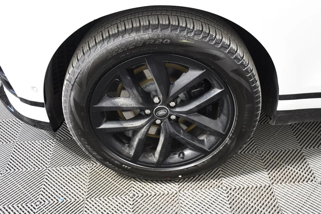 New 2026 Fuji White Land Rover Dynamic SE image 11