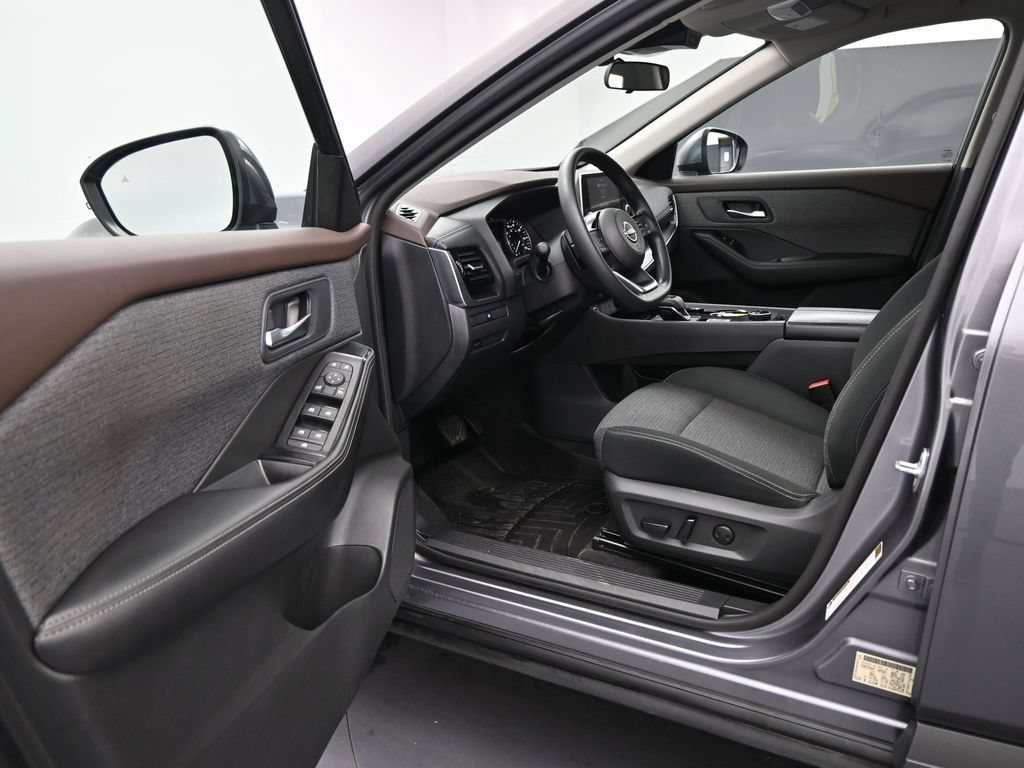 Used 2023 Gun Metallic Nissan SV image 11