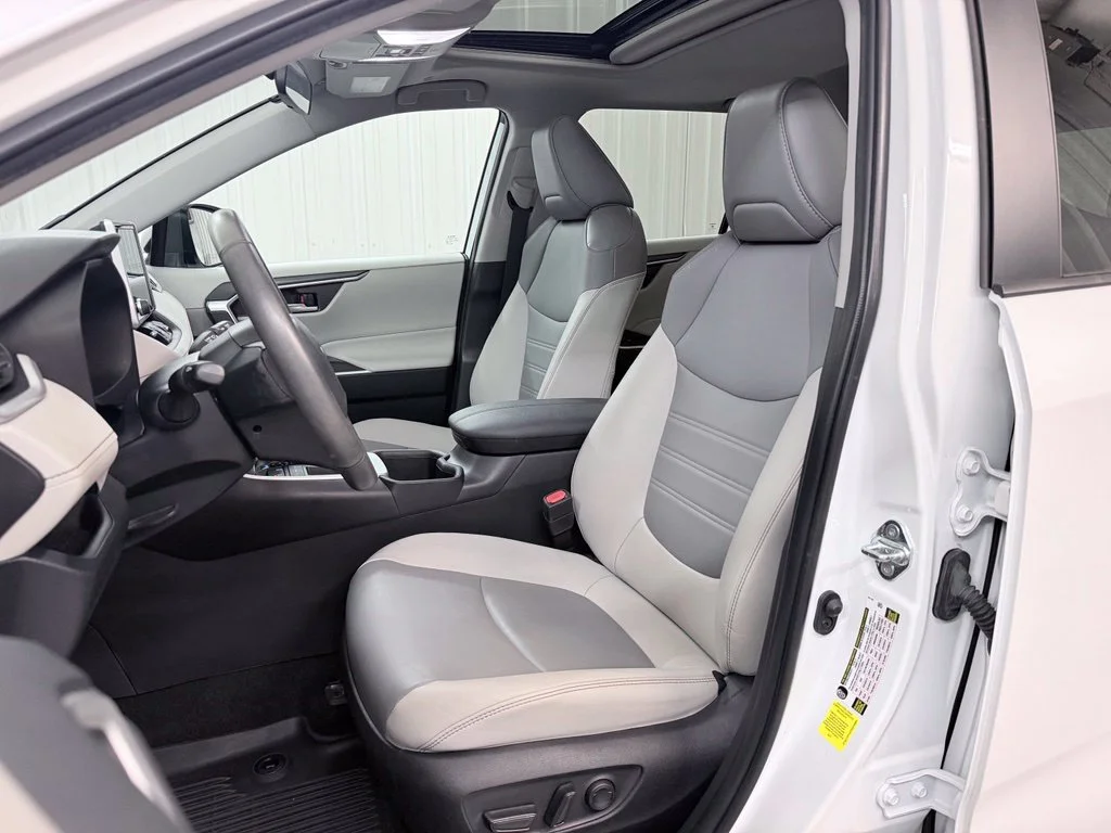 Used 2023 Beige Toyota XLE Premium image 13
