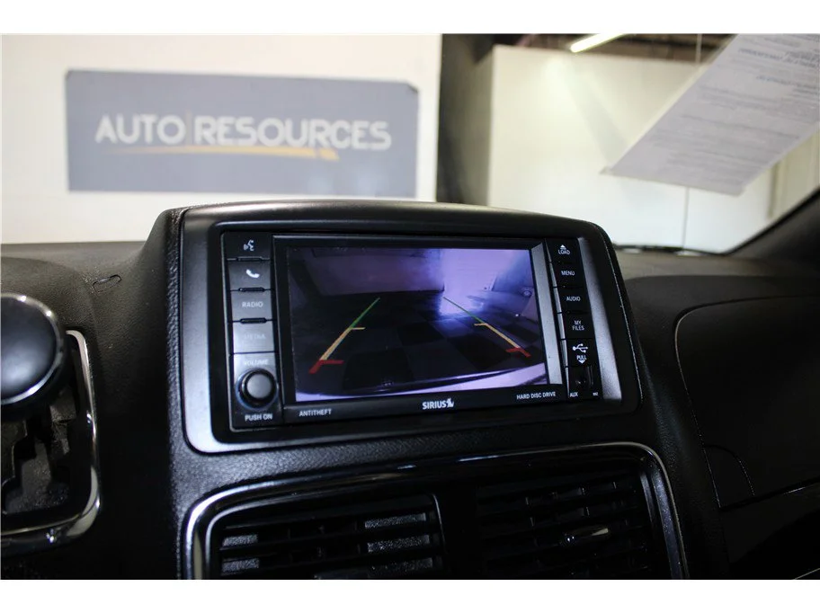 Used 2019 White Knuckle Clearcoat Dodge SXT image 32