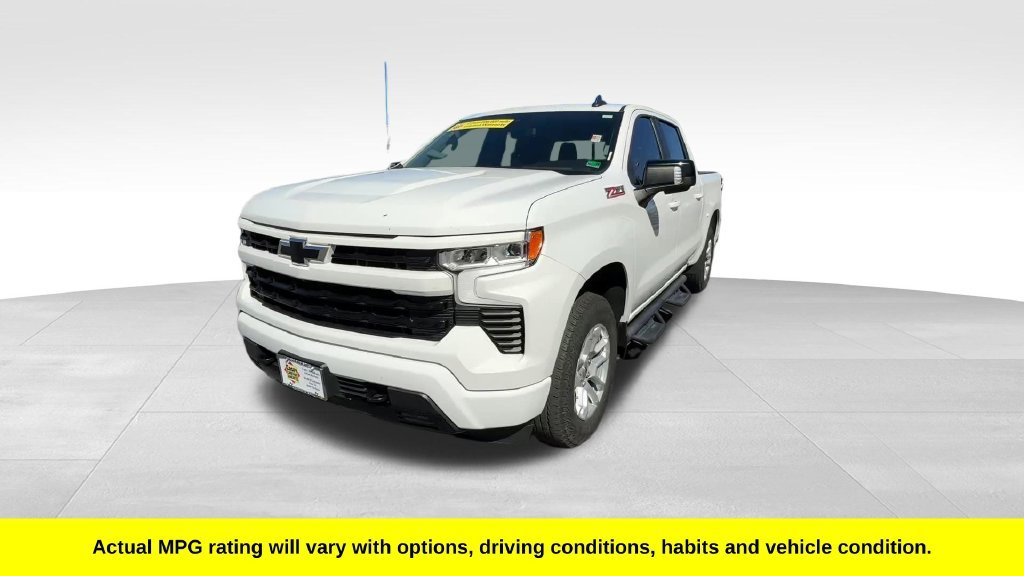 Used 2022 White Chevrolet RST image 2