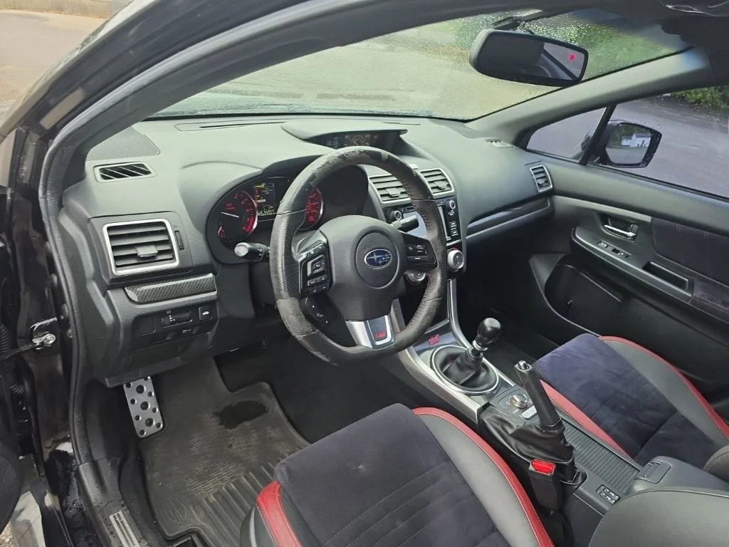 Used 2016  Subaru Base image 18