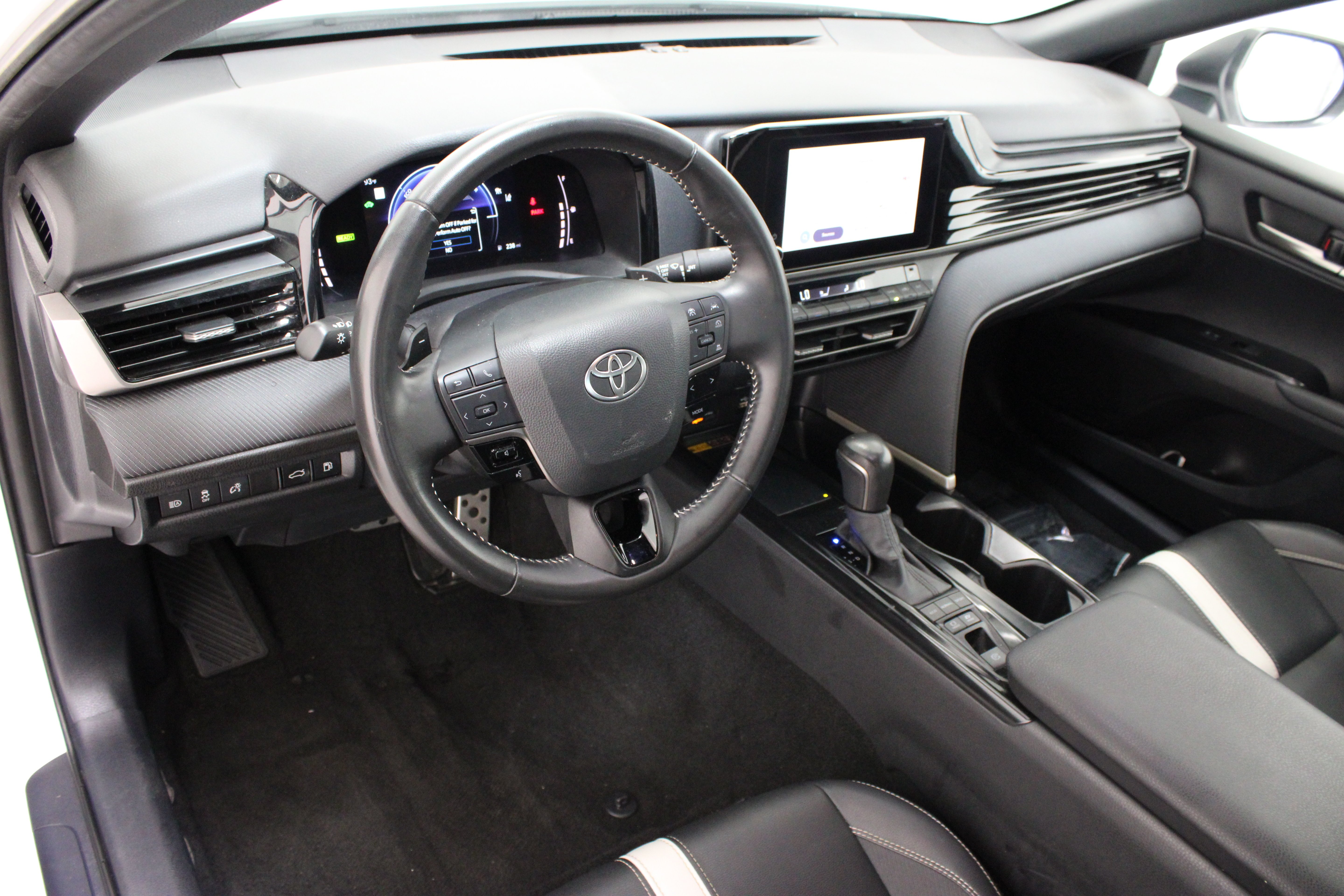 Used 2025 BLIZZARD PEARL Toyota SE image 13