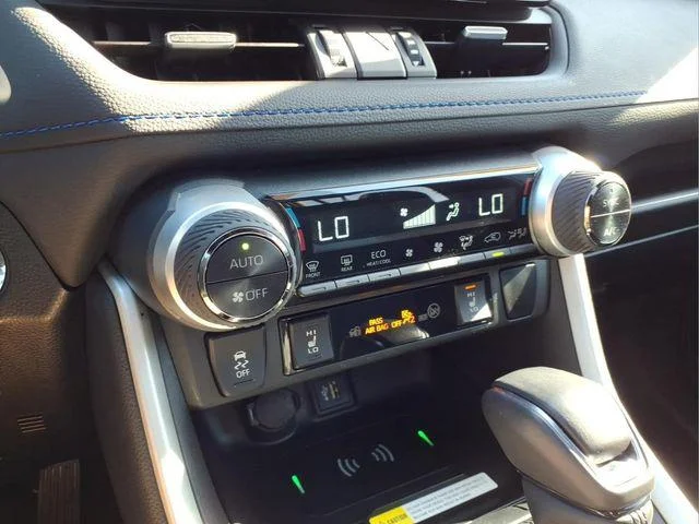 2023 Toyota RAV4 XSE - Photo 21