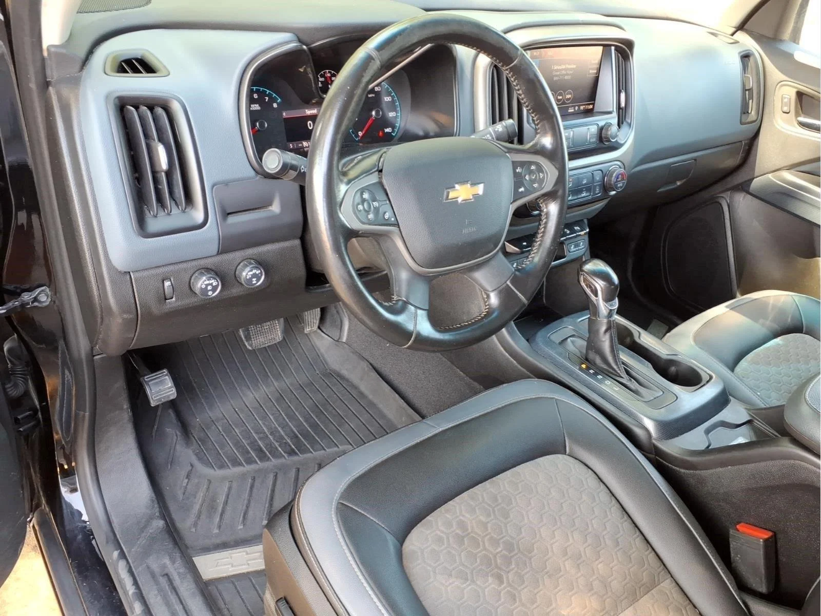 Used 2022 Black Chevrolet Z71 image 16
