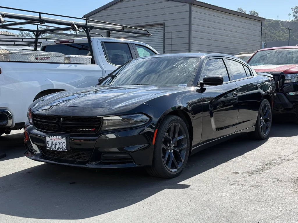 Used 2023  Dodge SXT image 2