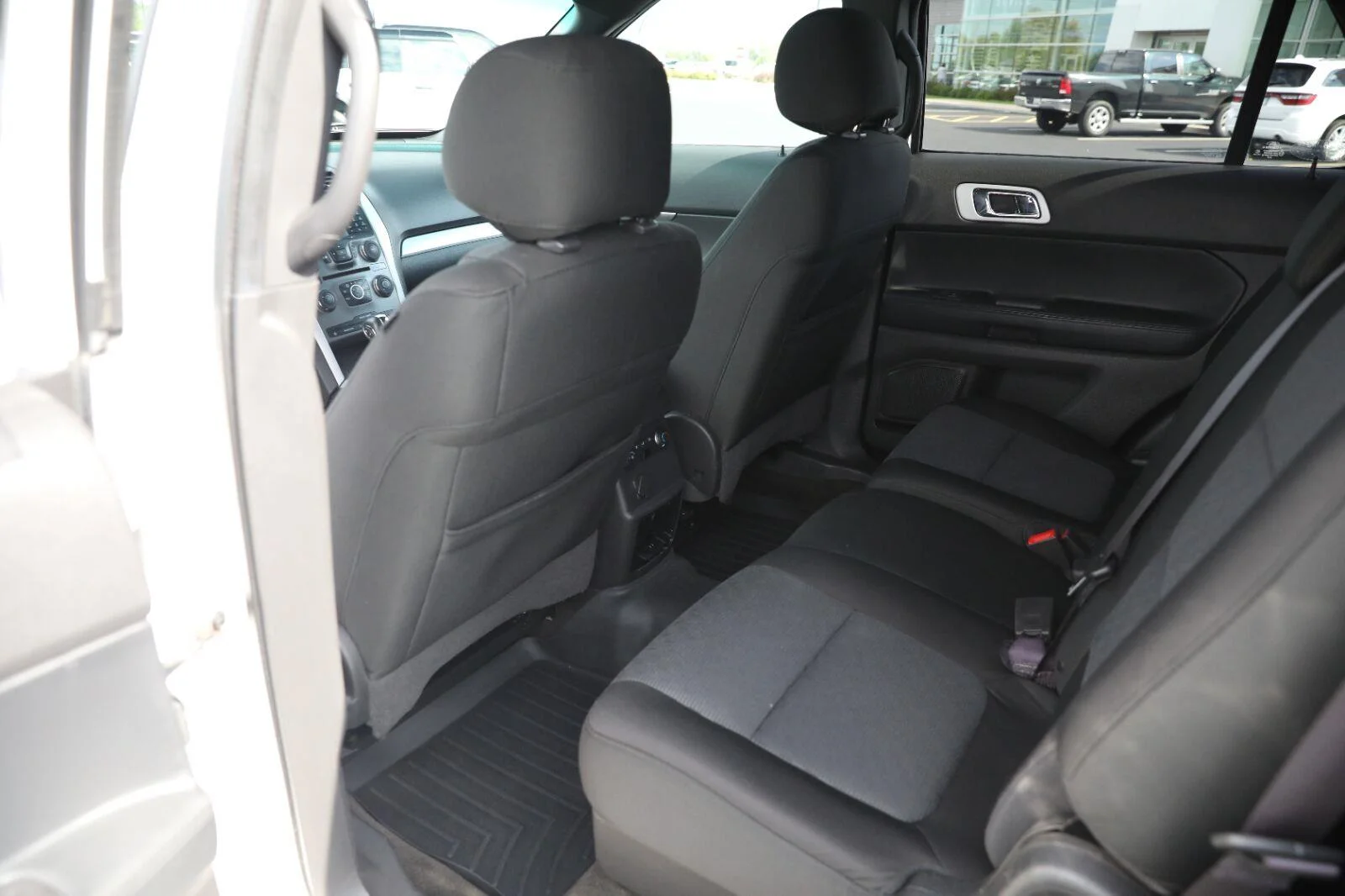 Used 2013 White Platinum Metallic Tri-Coat Ford XLT image 28