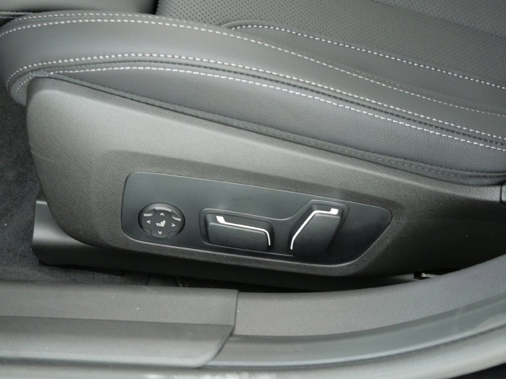 New 2026 Black Sapphire Metallic BMW 330i xDrive image 37