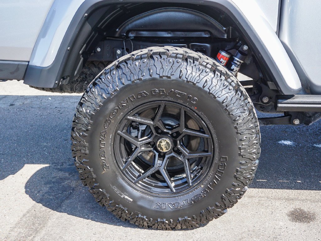 Used 2021 Silver Jeep Mojave image 8