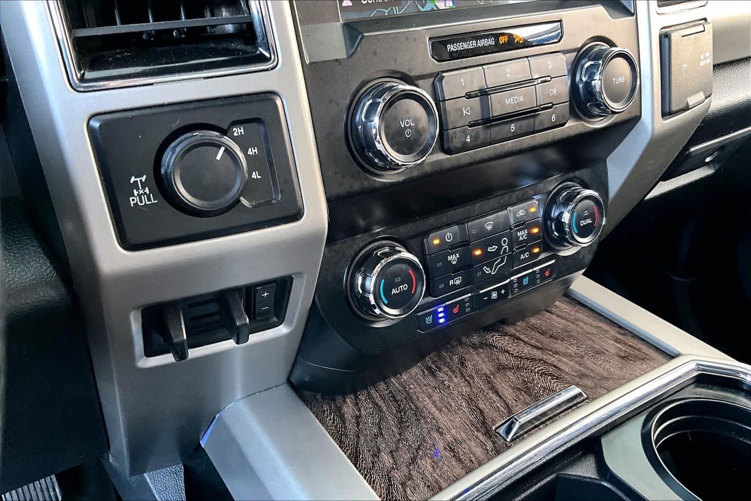 Used 2019 Agate Black Ford LARIAT image 32