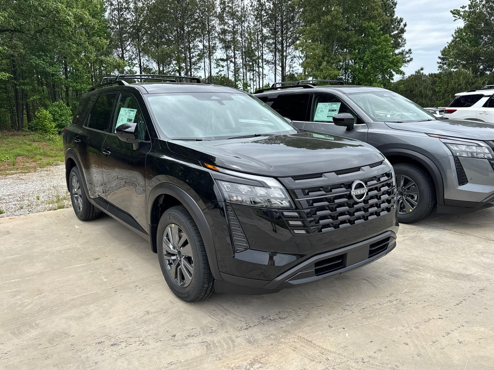 2026 Nissan Pathfinder SV 2WD's photo