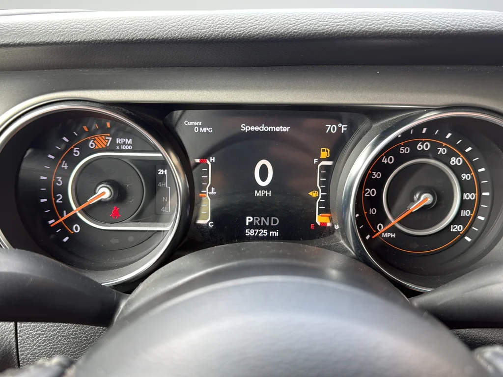 Used 2021 Green Jeep Sport S image 23