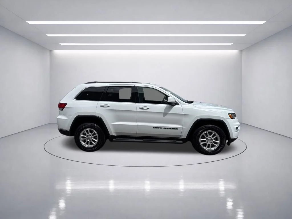 Used 2020 Bright White Clearcoat Jeep Laredo image 8